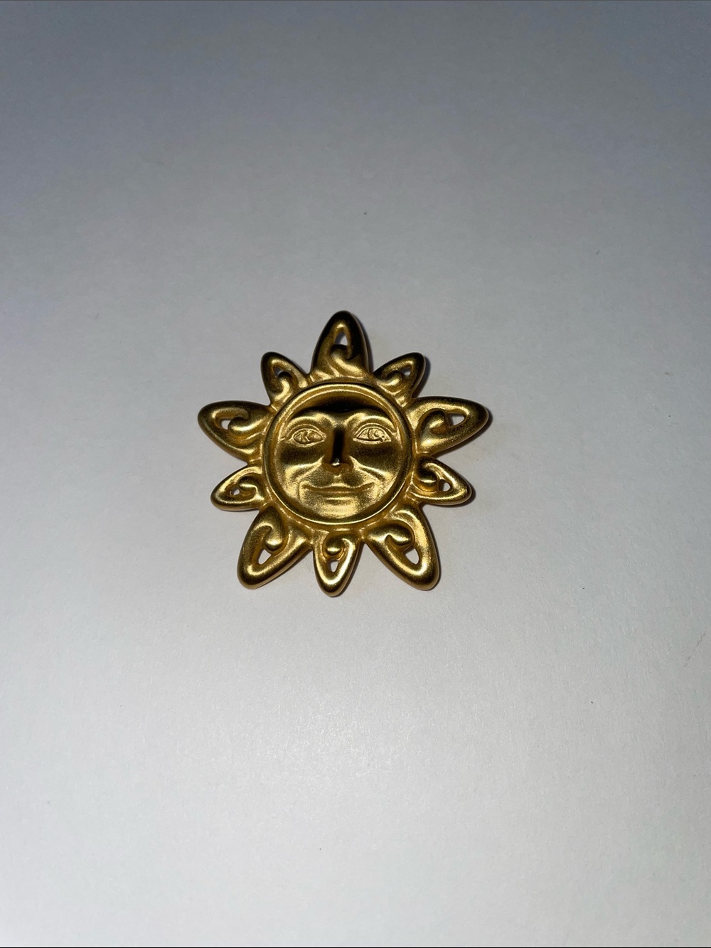 Vintage Anne Klein Gold Sun Face Brooch. - Picture 3 of 4